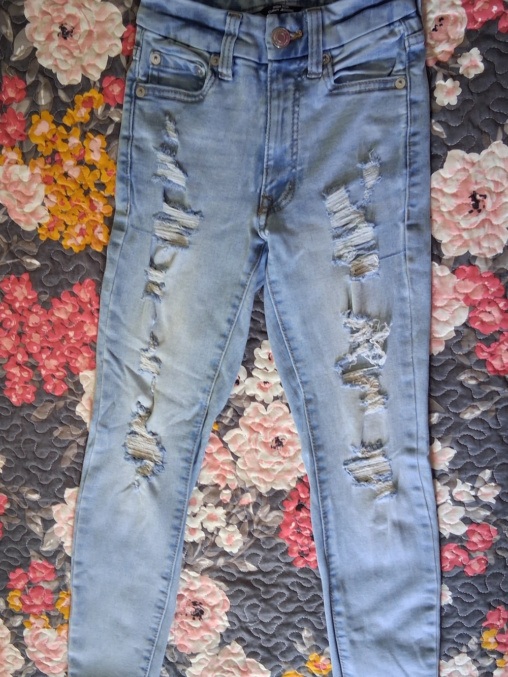 Aeropostale Light Blue Distressed Women's Skinny Jeans